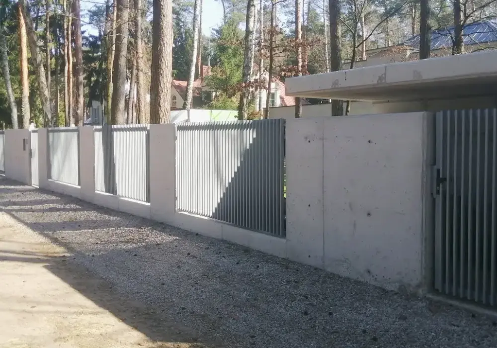 Jak zrobić ogrodzenie z betonu architektonicznego - krok po kroku bez błędów