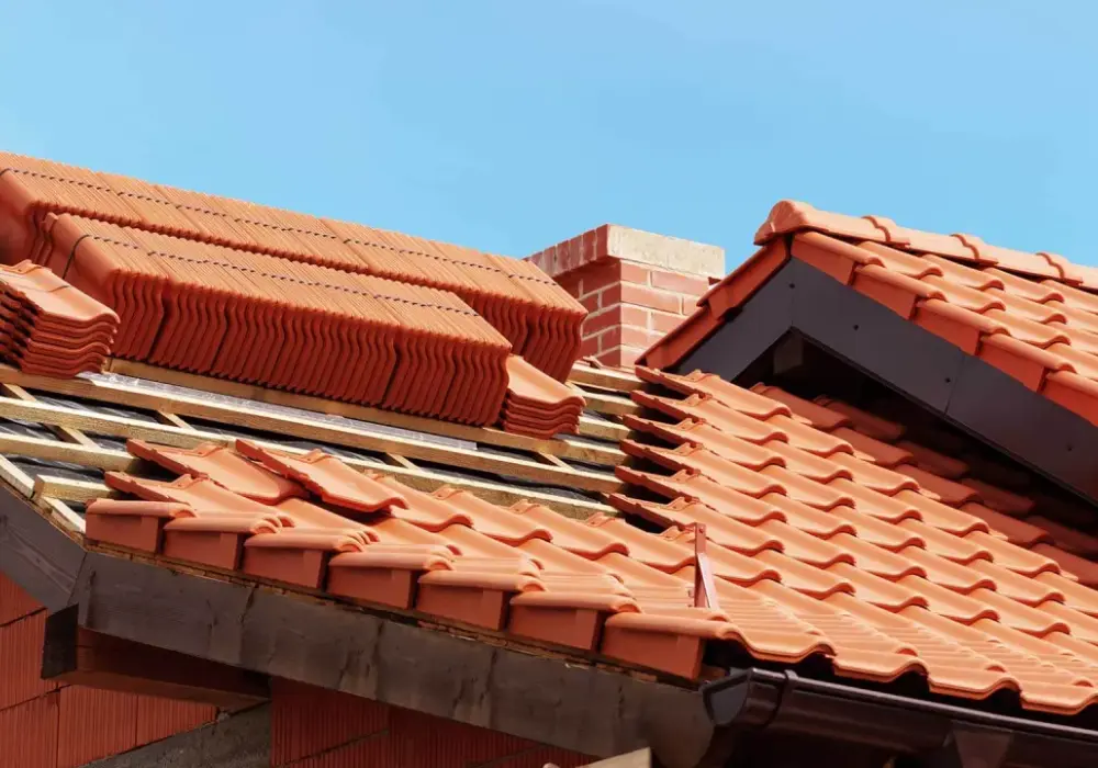 Ile kosztuje dachówka ceramiczna - Realny koszt dachu z montażem