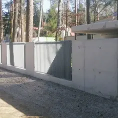 Jak zrobić ogrodzenie z betonu architektonicznego - krok po kroku bez błędów
