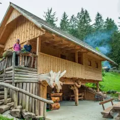 Ile kosztuje dom z bali całoroczny? Zaskakujące ceny i czynniki wpływające na koszt