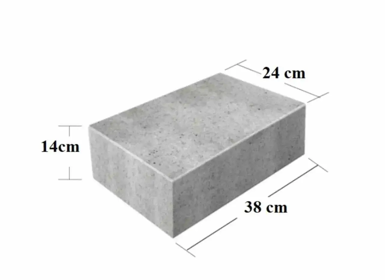 Szary bloczek betonowy o wymiarach 38x24x14 cm. Zastanawiasz się, ile waży bloczek betonowy?