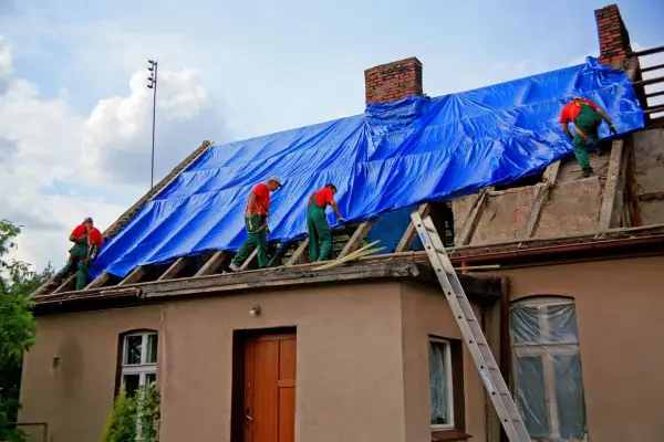 Ile kosztuje pozwolenie na zmianę konstrukcji dachu? Sprawdź koszty!