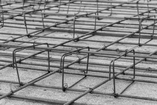 Zbrojenie płyty fundamentowej - Jak dobrać stal i uniknąć błędów?